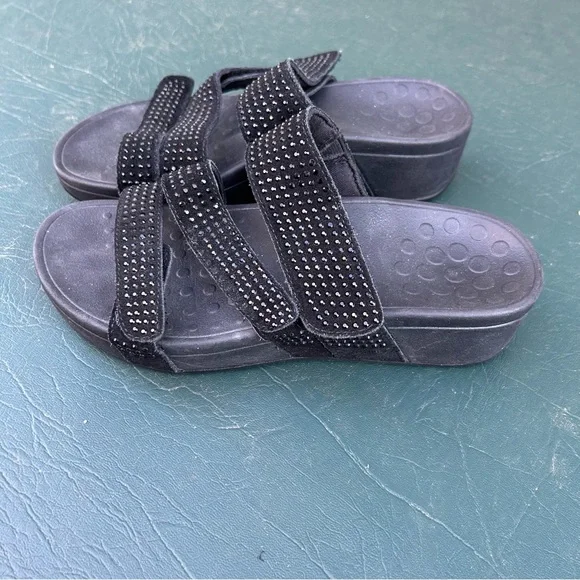 Vionic “Alexis” Black Strap Adjustable Black on Black Rhinestone EU 37